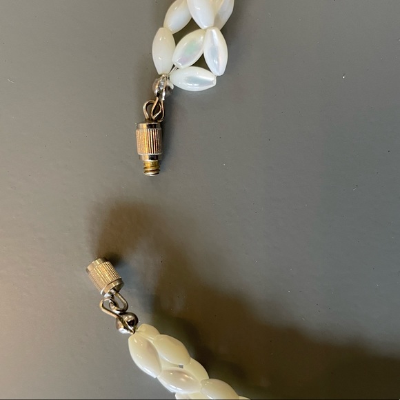 Fresh water pearl and corral beaded necklace with gold balls - Picture 3 of 4